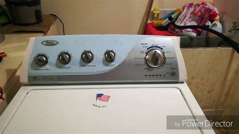 Cómo abrir el panel de control en una lavadora Whirlpool